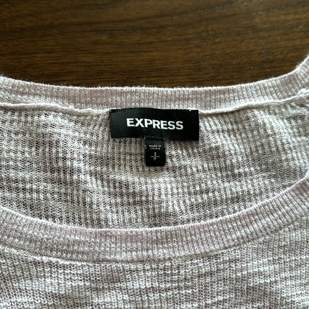 EXPRESS women’s lavender top, detailing on shoulders. - Picture 2 of 3